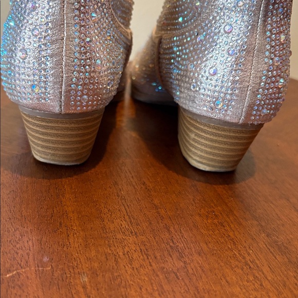 Forever Link rhinestone cowboy boots  silver 8.5”h pull on  1.5”heel pointed toe - Picture 8 of 12